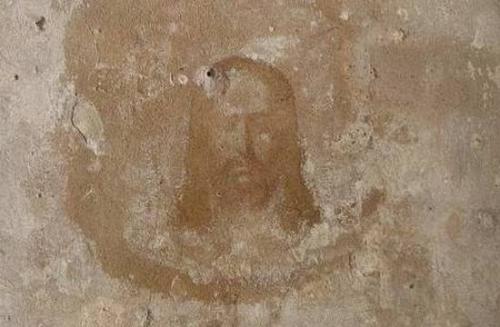 Феномен появления лиц на стенах. 02