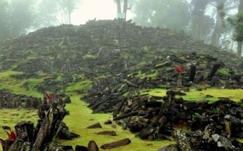 Археологический комплекс Gunung Padang & Panggulan (Gunung Situs Megalitik Cianjur). 09