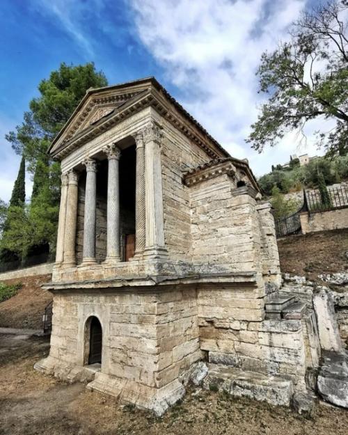 Загадка клитумна древнего храма. 02