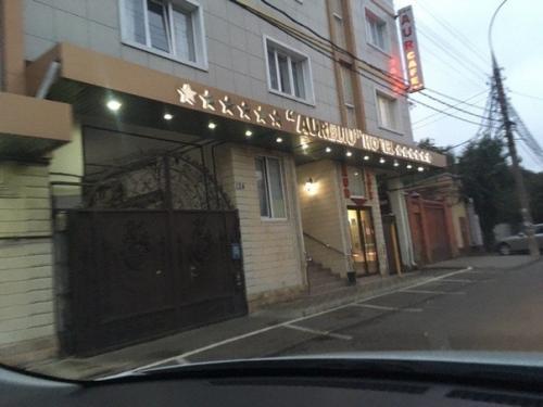 В мире всего четыре отеля 6-7 звёзд. 02