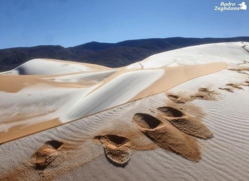 Пустыня сахара покрылась льдом, а в саудовской Аравии выпал снег. 04