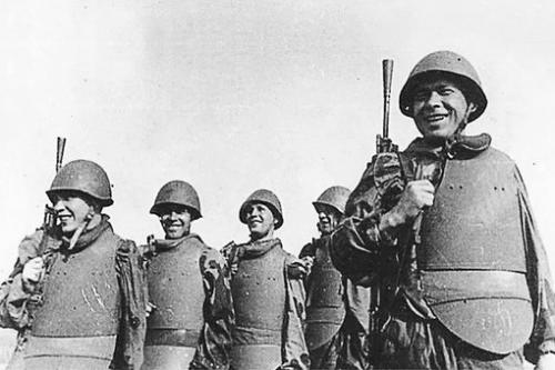 Как выглядели бронежилеты раньше. 05