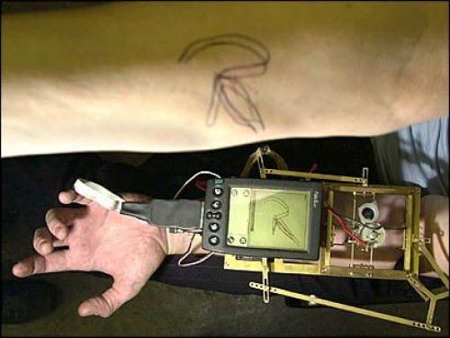 Татуировки будет делать робот. 01 Татуировки будет делать робот. 01