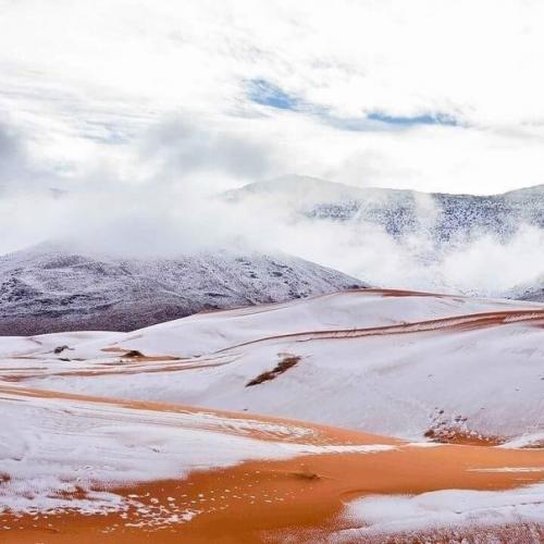 Пустыня сахара покрылась льдом, а в саудовской Аравии выпал снег. 07