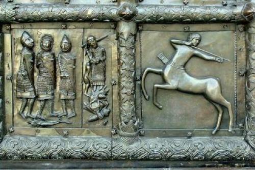 Полкан бог. Полкан - языческий полубог на стенах храмов.