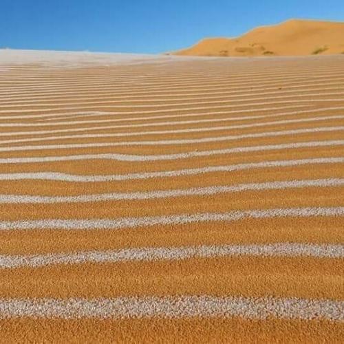 Пустыня сахара покрылась льдом, а в саудовской Аравии выпал снег. 02