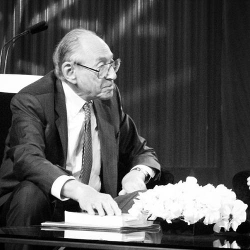 Построенное по фабричной модели, массовое образование включало в себя основы чтения, письма и арифметики, немножко истории и других предметов.  