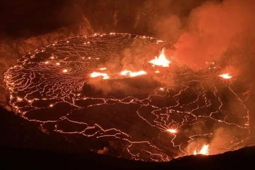 Самые впечатляющие извержения вулканов 2021 года. 02 Самые впечатляющие извержения вулканов 2021 года. 02