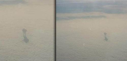 Мистическое инопланетное существо в облаках увидел и заснял пассажир самолета. 01