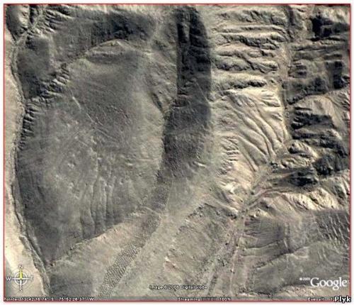 Перфолента на склоне Анд - писко Valley, перу. 04 Перфолента на склоне Анд - писко Valley, перу. 04