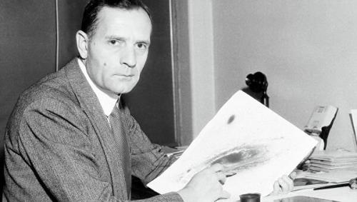 25 апреля 1990 года космический корабль Дискавери вывел на околоземную орбиту уникальный аппарат - космический телескоп имени э. хаббла. 02