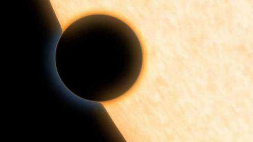 Астрономы водяной пар на далекой экзопланете обнаружили.