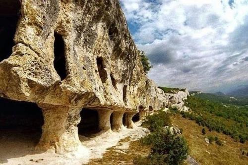 Челтер - Мармара. В 3 км от села Терновка, над шульской и кара - кобинской долинами возвышается гора челтер - кая. 02