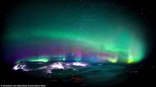 Потрясающие фотографии, сделанные из кабины авиалайнера. 07