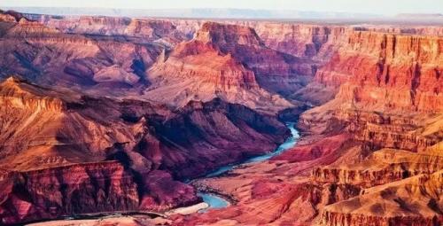 Гранд каньон в северной Америке не просто так назван Гранд - его длина 446 км, ширина от 6 до 29 км, максимальная глубина - 1. 857 м. 01