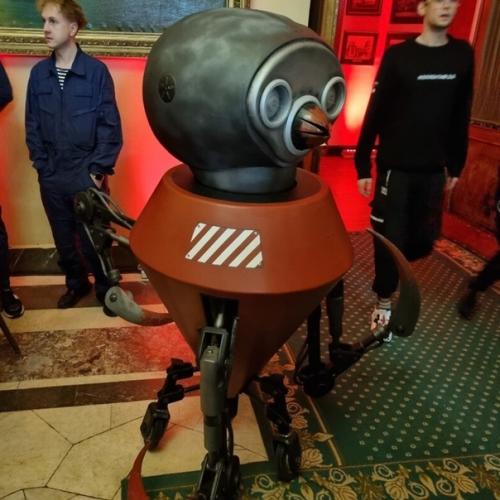 В Москве прошла презентация российской видеоигры Atomic Heart, сюжет которой происходит в альтернативном Ссср будущего. 03