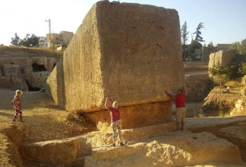 Загадка ливанских мегалитов: кому и для чего понадобилось перемещать каменные блоки весом по 800 тонн? 
