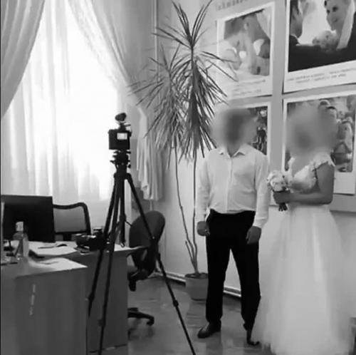 Во время свадьбы был жестко задержан 29-летний мужчина. 

