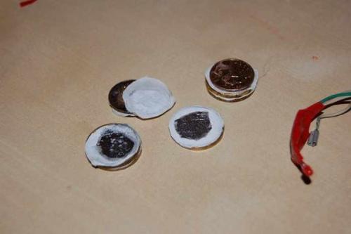 Как сделать батарейку из монет. 04