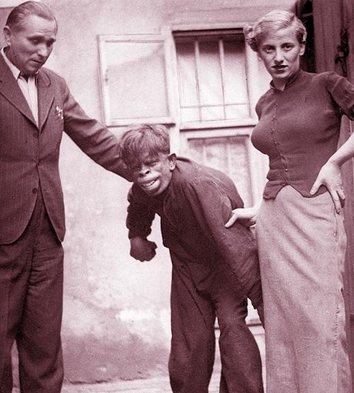 В джунглях Амазонки в 1937 году нашли мальчика - обезьяну. 01