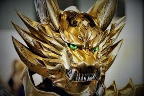 Волк в золотых доспехах.
