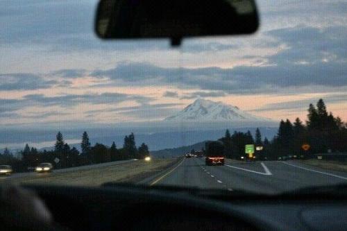 Обожаю этот момент, когда ты в длинной автомобильной поездке.