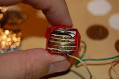 Как сделать батарейку из монет.