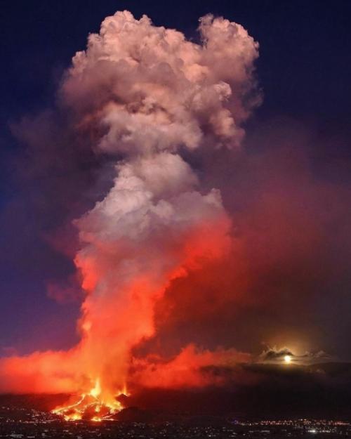 Пальма - вулканический остров, второй среди канарских островов по вулканической активности. 01