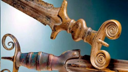 Ученые сразились на бронзовых мечах, чтобы доказать их эффективность.
