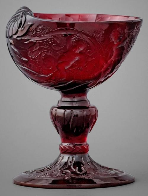 Уникальная чаша из золотого рубиново - красного стекла в форме раковины. 02