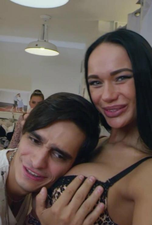 В сети распространился личный архив Яны кошкиной, который выложил её бывший бойфренд. 
