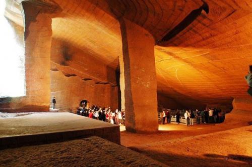 Таинственные гроты лонгью (Longyou Grottoes). Таинственные гроты лонгью (Longyou Grottoes).