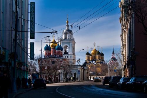 Улица варварка, расположенная в двух шагах от кремля, одна из самых старинных и красивых улиц Москвы.