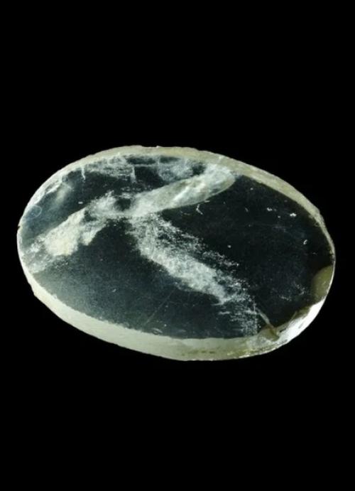 Хрустальный диск нимруда или линза из горного хрусталя, созданная около 3000 лет назад. 01