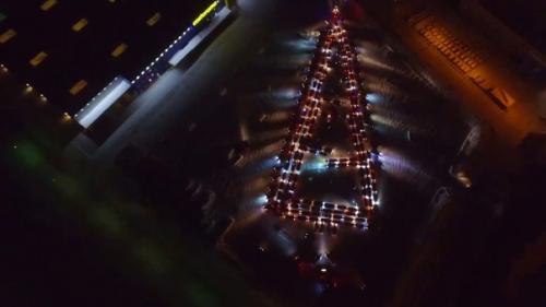 Вот такие Ёлки можно с помощью автомобилей создать! 06