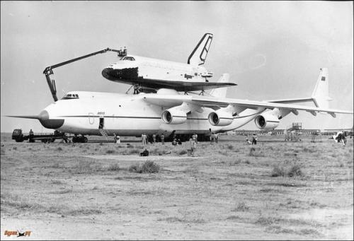 Советский транспортный реактивный самолёт сверхбольшой грузоподъёмности разработки окб им. 03