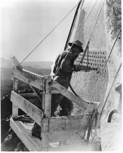 Работы на горе рашмор велись с 1927-го по 1941-й год под руководством скульптора гудзона борглума. 04