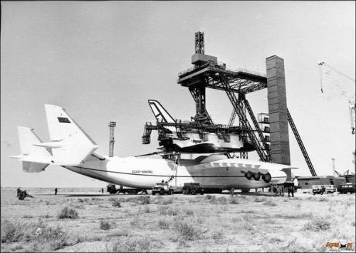 Советский транспортный реактивный самолёт сверхбольшой грузоподъёмности разработки окб им. 02