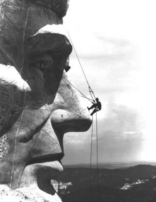 Работы на горе рашмор велись с 1927-го по 1941-й год под руководством скульптора гудзона борглума. 03