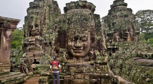 Гигантский храмовый комплекс Ангкор - ват, который находится в Камбодже. 01