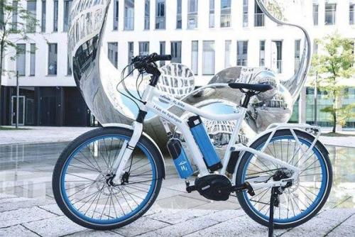 В Германии разработали водородный велосипед, проезжающий 65 км на 34 г топлива.