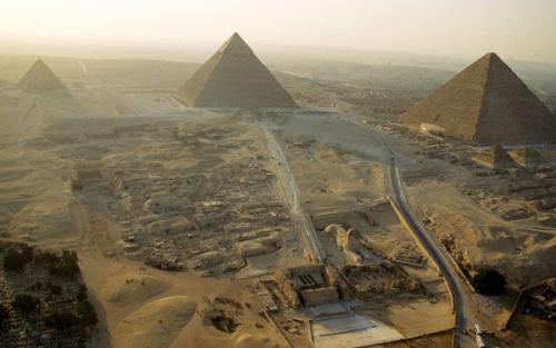 Знания атлантов хранятся в тайном подземелье под сфинксом. Знания атлантов хранятся в тайном подземелье под сфинксом.