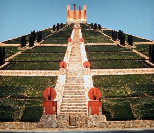 Древняя пирамида во Франции. 03 Древняя пирамида во Франции. 03