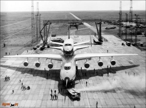 Советский транспортный реактивный самолёт сверхбольшой грузоподъёмности разработки окб им. 01