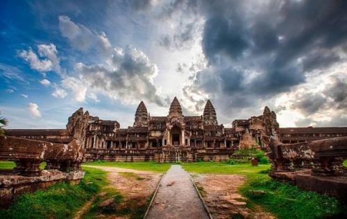 Гигантский храмовый комплекс Ангкор - ват, который находится в Камбодже. 02