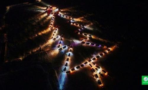 Вот такие Ёлки можно с помощью автомобилей создать! 03