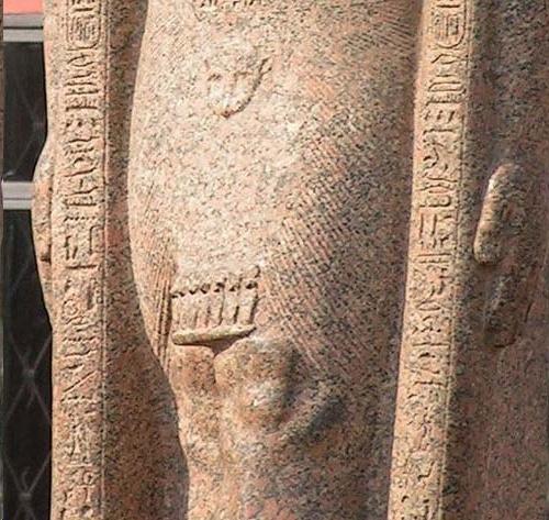 Странные детали статуй фараонов. 01 Странные детали статуй фараонов. 01