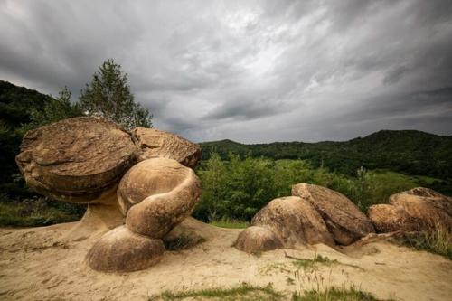 Растут и размножаются: на нашей планете существуют каменные колонии, имеющие все признаки живых существ. 01