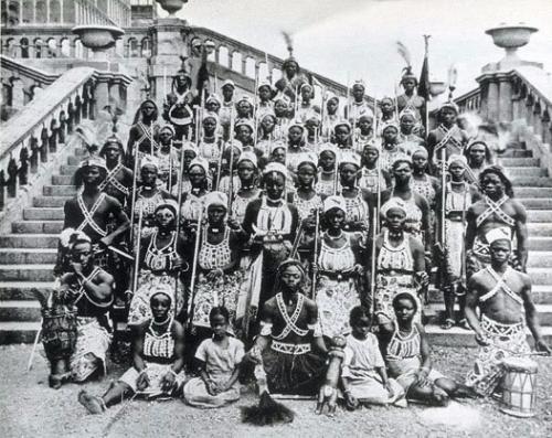 Дагомейские Амазонки.

Составляли женские полки армии королевства дагомея (Бенин.  