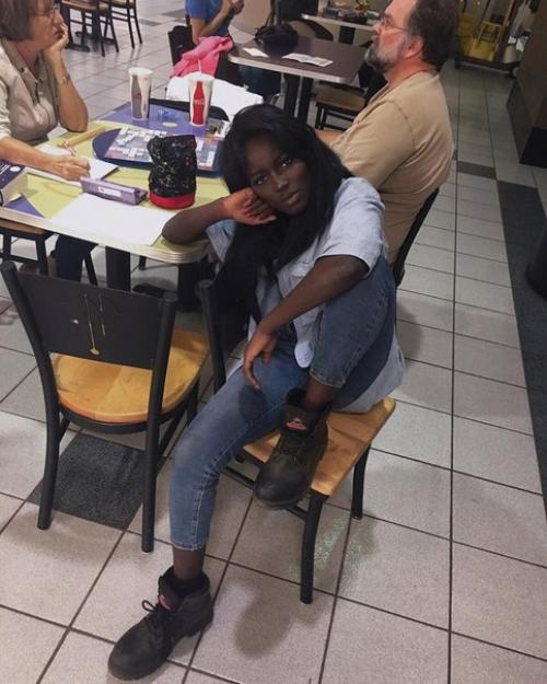 Современная Лолита с угольно - черным цветом кожи и необычной внешностью покоряет инстаграм. 04